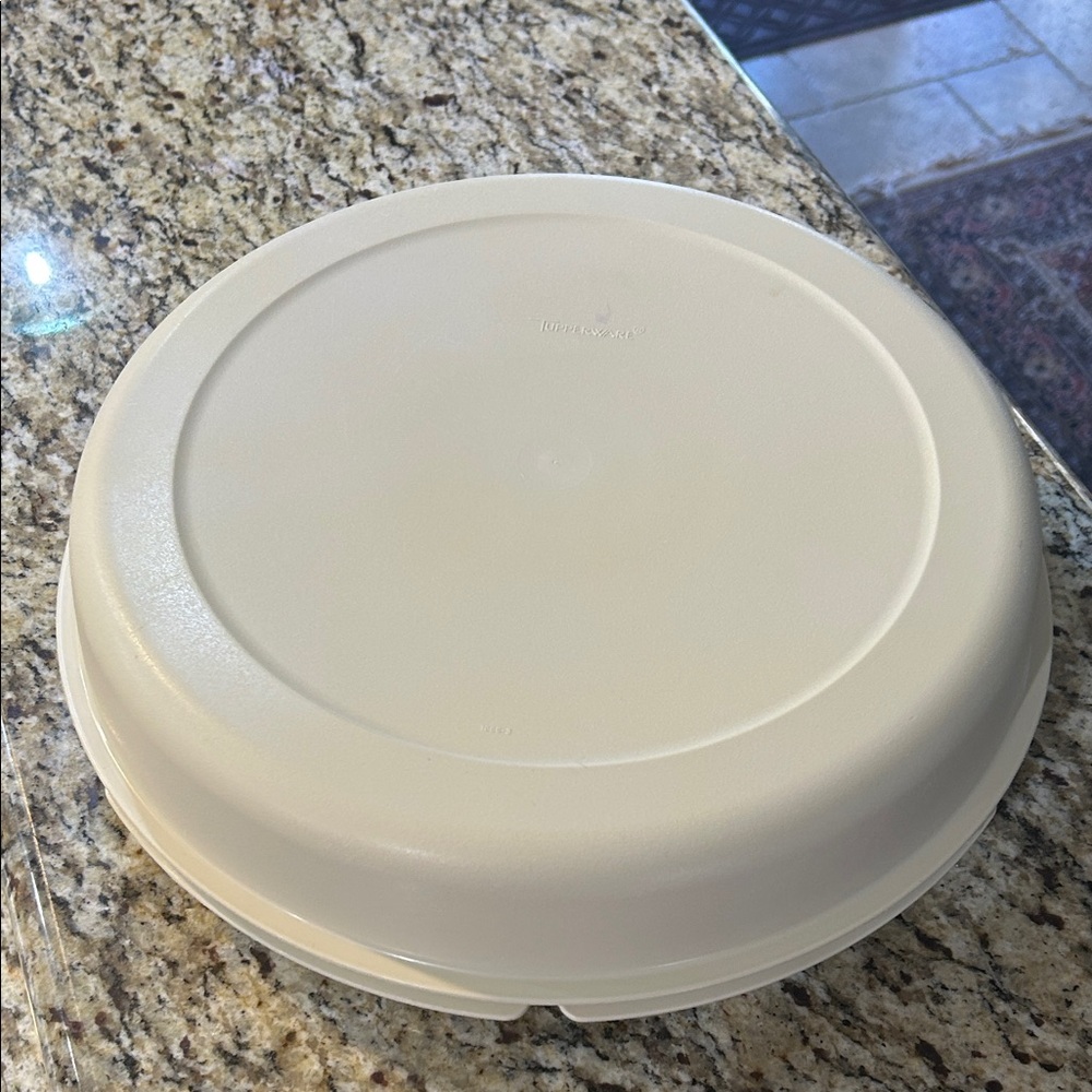 Tupperware Cream Food Storage Container - Picture 10 of 11